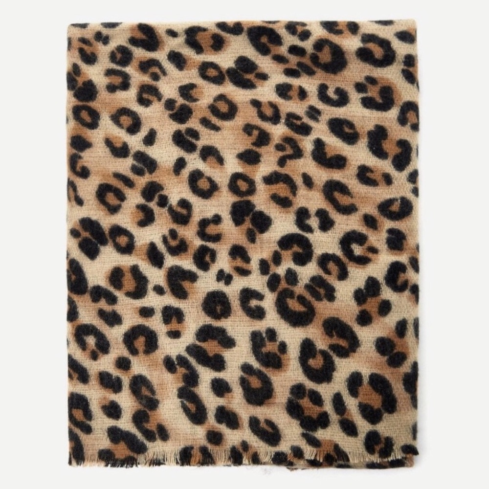Large Leopard Print Scarf - Picture 4 of 5